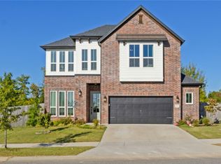 2927 N Whistle Post Dr, Fayetteville, AR 72704