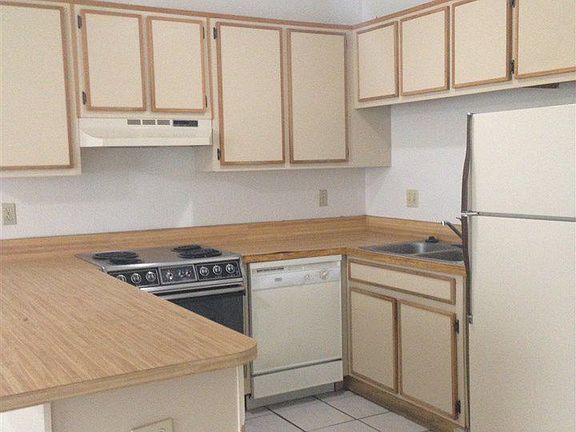 3rd image of 2047 Continental Ave
