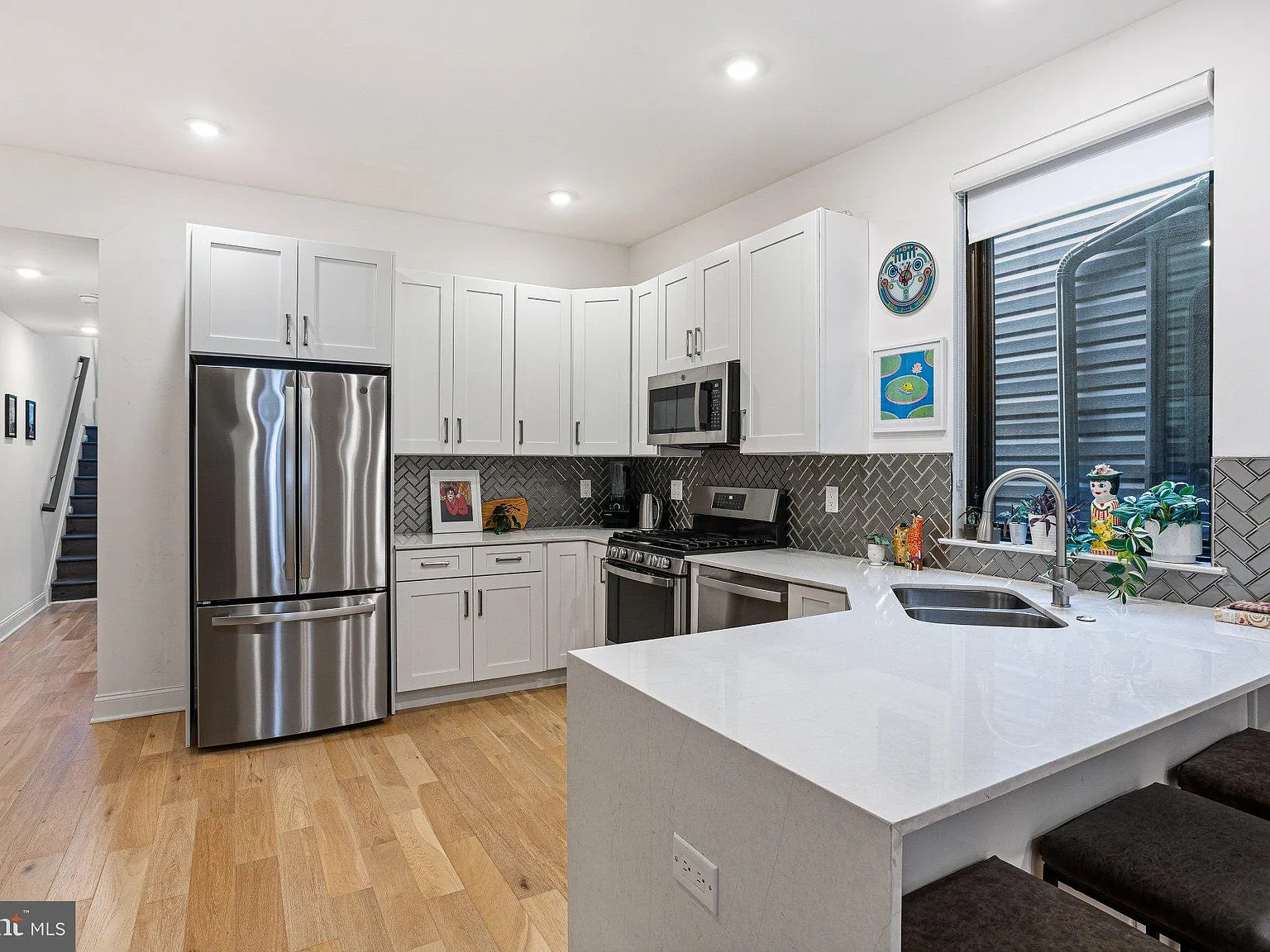 2 bed, 2.0 bath, 1000 sqft, $2,450 — Photo 4