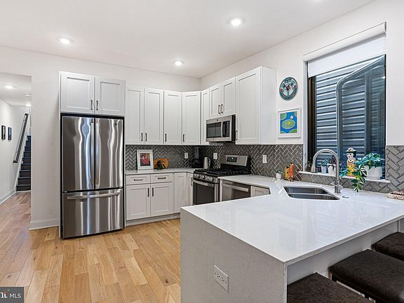 4th image of 1432 N Franklin St #3