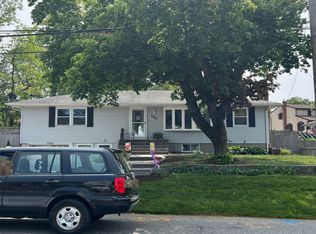 140 Smith St, Ronkonkoma, NY 11779