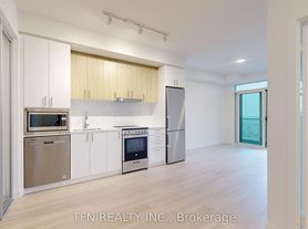 30 Upper Mall Way