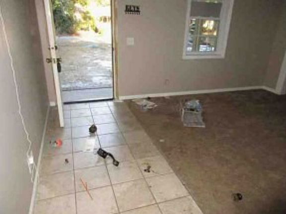 4th image of 33 Elliott Ct