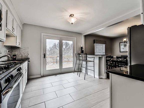 2nd image of 474 Newport Dr