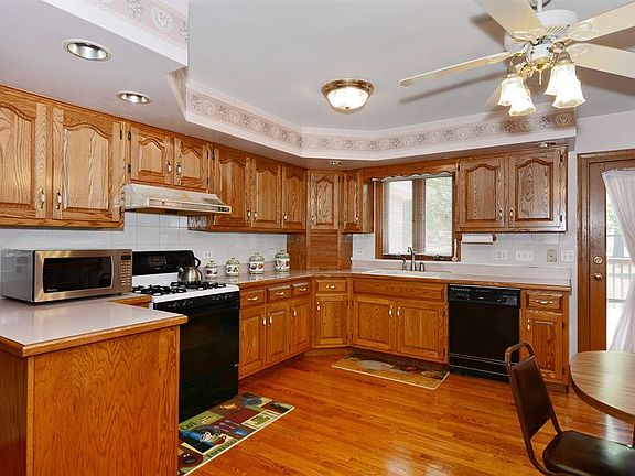 4th image of 17705 Sayre Ave