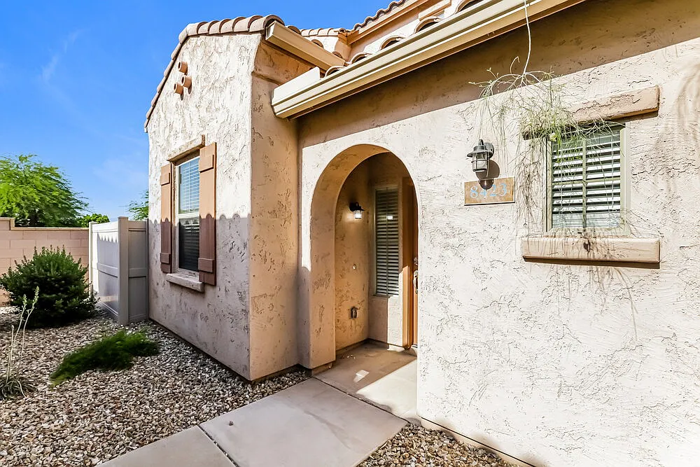 3 bed, 2.5 bath, 1869 sqft, $1,995 — Photo 1