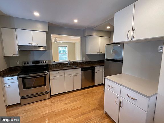 5th image of 11106 Cedarwood Dr #203