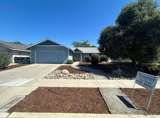 1136 W Damron Ave, Tulare, CA 93274