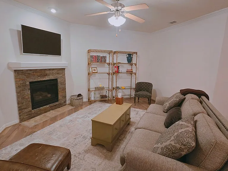 7309 Raphael St — Photo 2