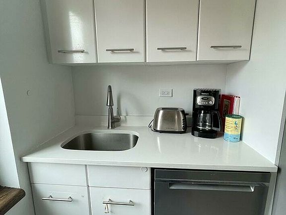 4th image of 2373 Broadway APT 1130
