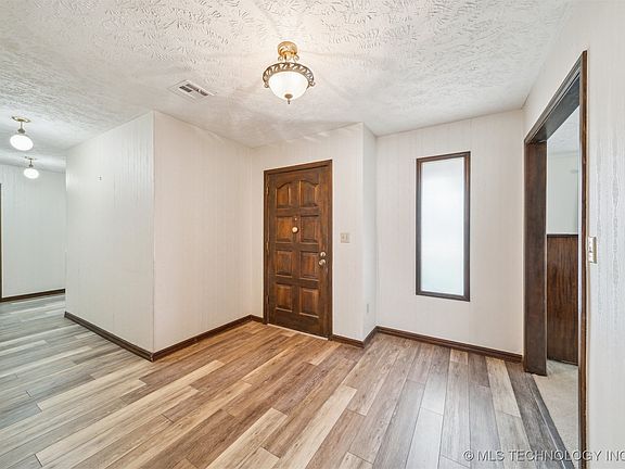 4th image of 601 Willow Ct