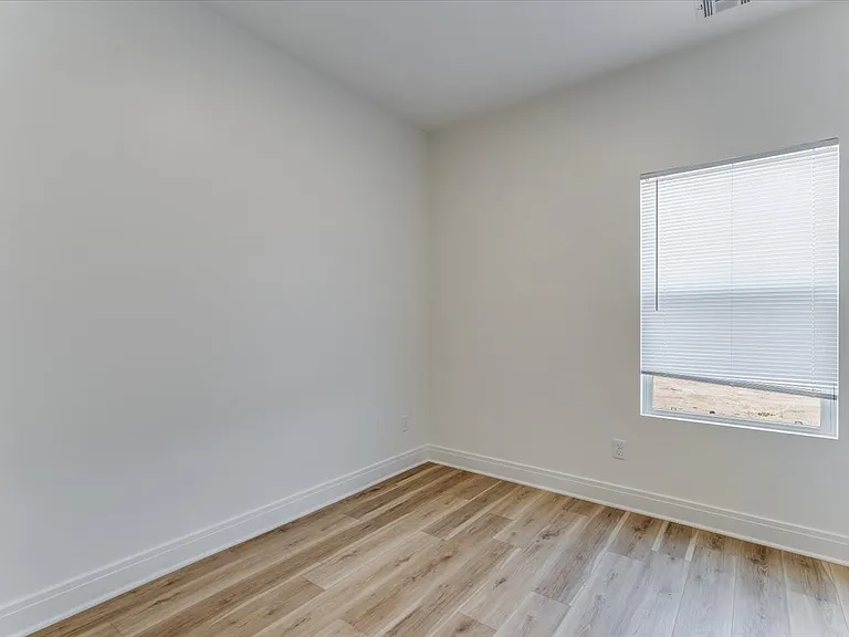 5425 Rolly St #100 — Photo 14