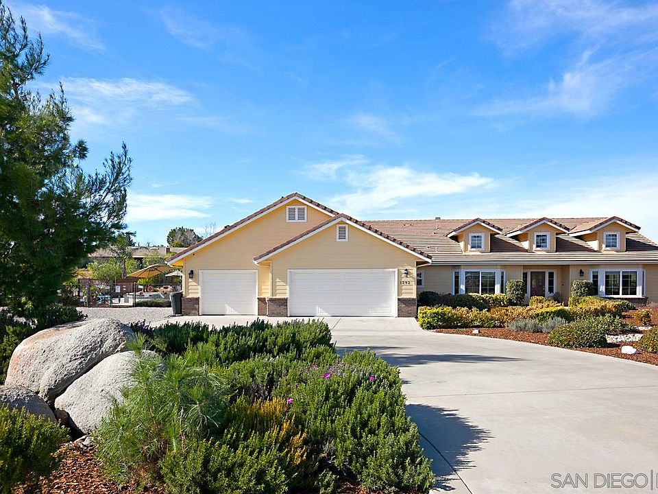1st image of 1292 Avenida Naranja