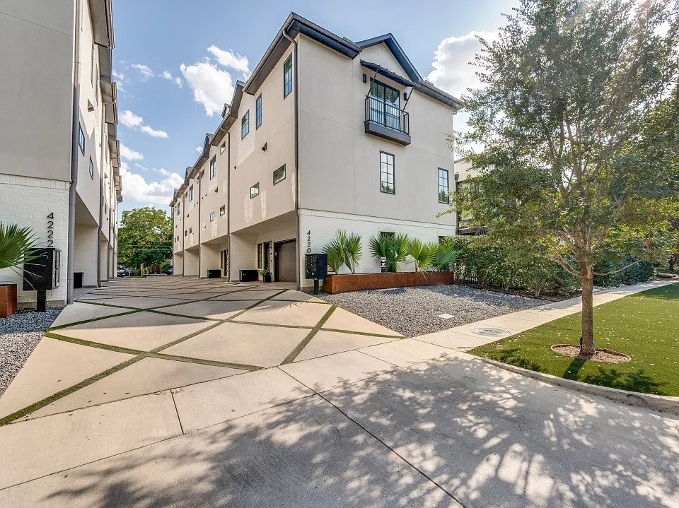 4220 Hawthorne Ave #103