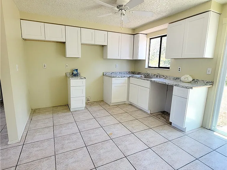 704 W Cleveland Ln — Photo 6
