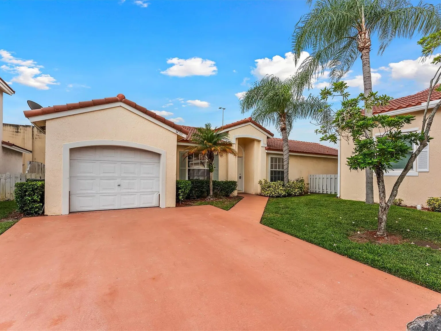 3 bed, 2.0 bath, 1453 sqft, $3,600 — Photo 2
