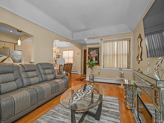 2nd image of 77-06 Kneeland Avenue