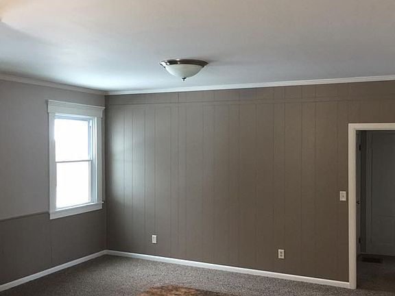 5th image of 107 W School St
