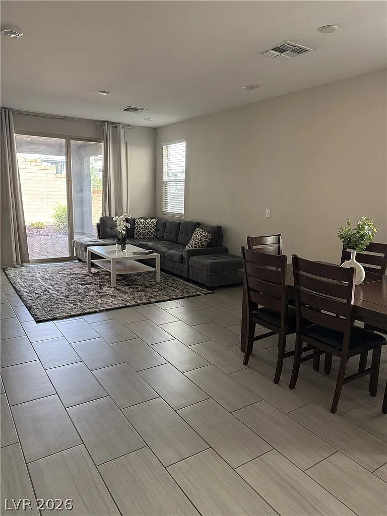4 bed, 3.0 bath, 2087 sqft, $2,900 — Photo 4