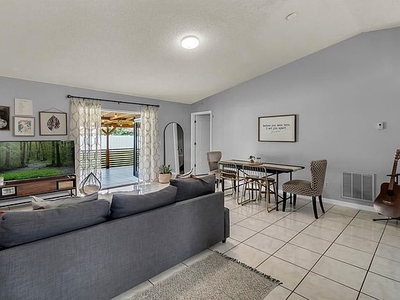 3rd image of 2628 Huntington Ct