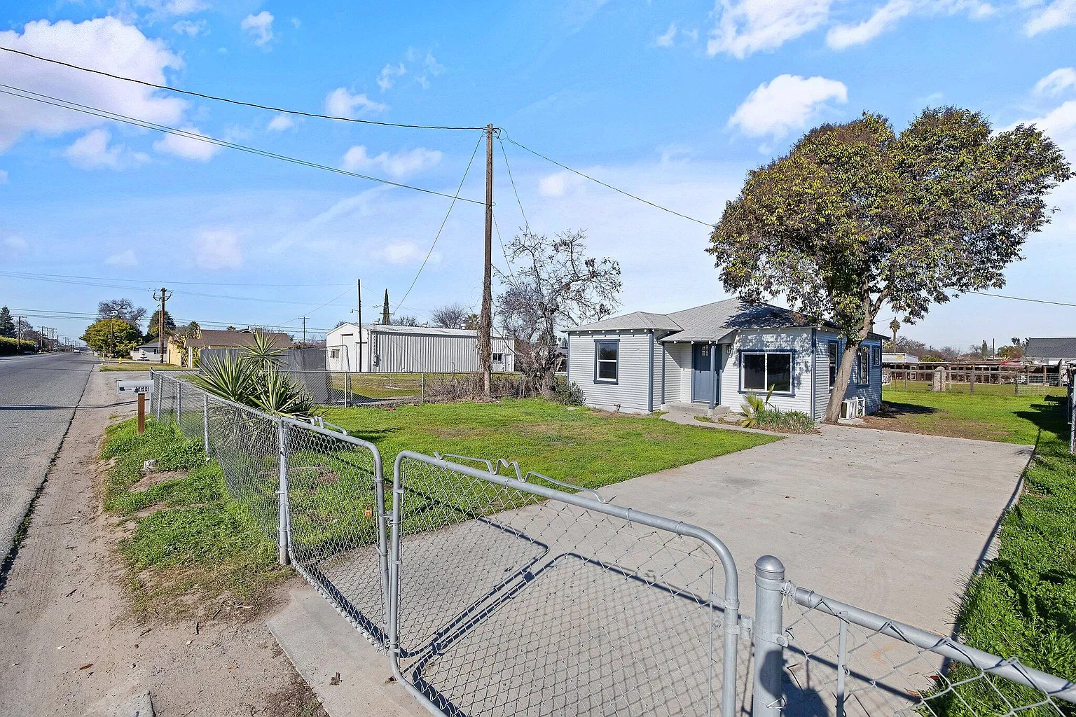 15644 Avenue 328 photo 1