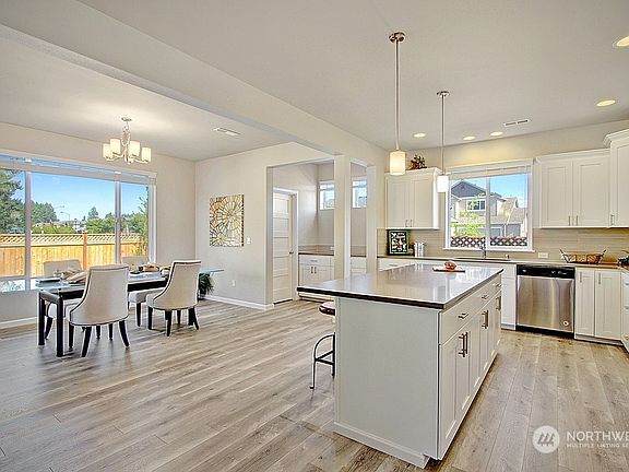4th image of 3804 181st Street E