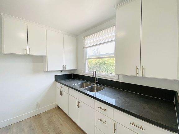 5th image of 1645 N Vista St #7460-2