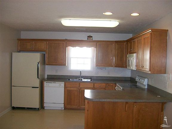 2nd image of 305 NE 41st St