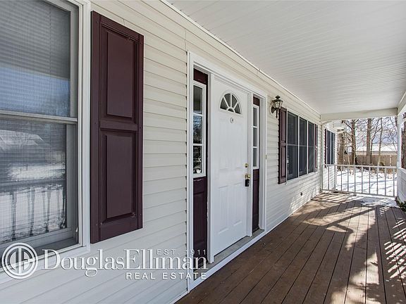 3rd image of 20 Jerome Cir