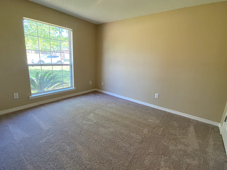 11815 Balsam Ct — Photo 5