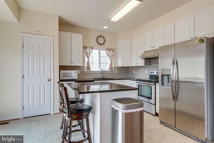 6805 Hollow Glen Ct — Photo 3