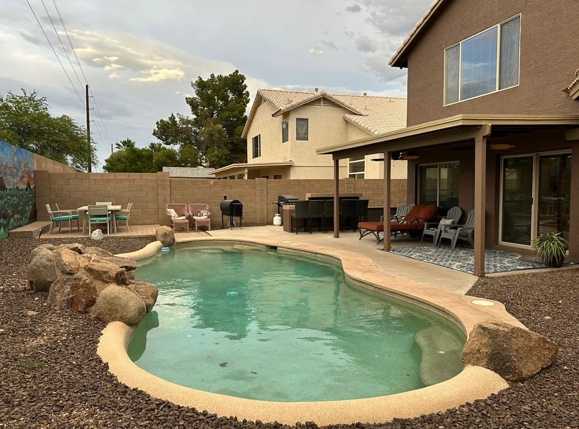 4 bed, 2347 sqft, $2,900 — Photo 2