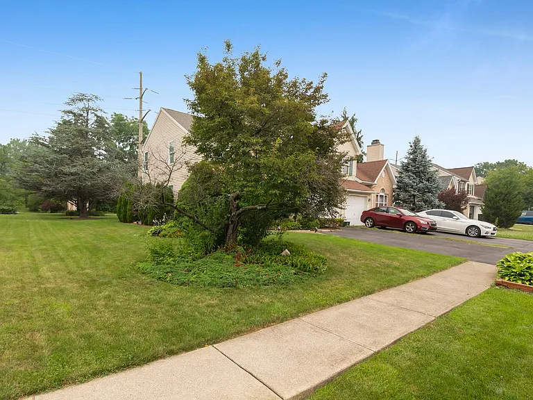 2235 Briarwood Dr — Photo 5