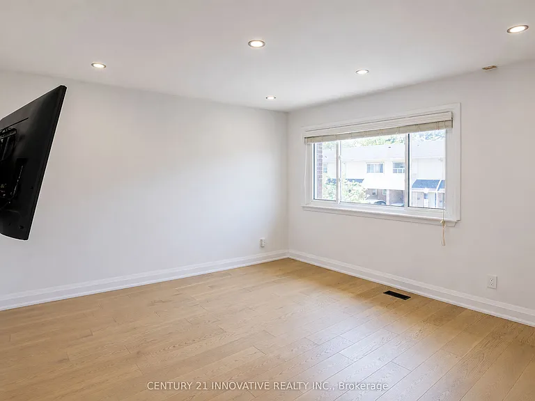 2451 Bridletowne Cir #19 — Photo 20