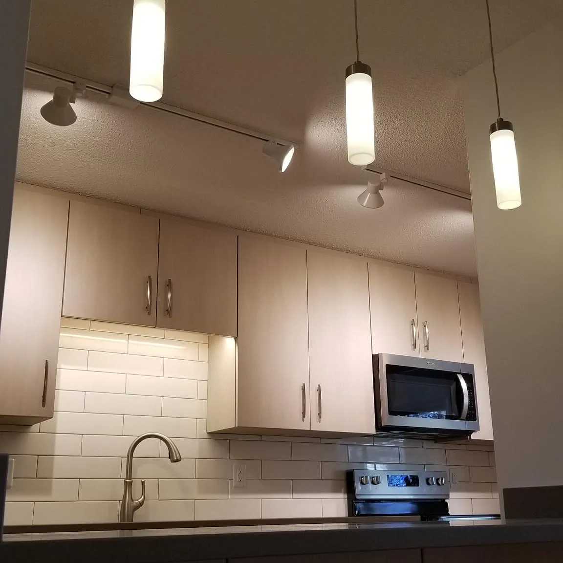 2 bed, 1.5 bath, 1458 sqft, $1,750 — Photo 2