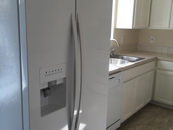 4th image of 2776 SE 49th Ave