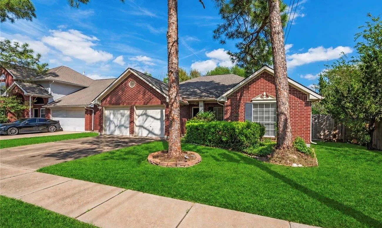 4 bed, 4.0 bath, 1988 sqft, $2,500 — Photo 2