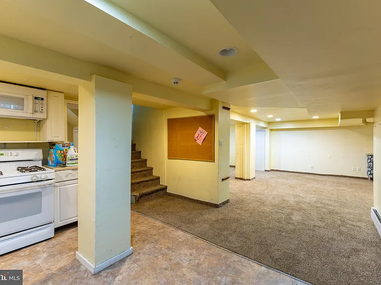 2216 Georges Ln — Photo 36
