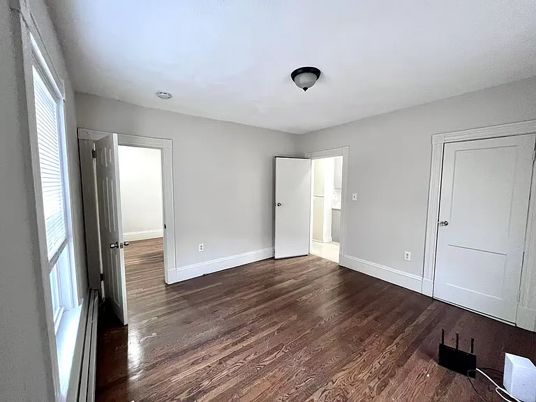 11 Shawmut St — Photo 8