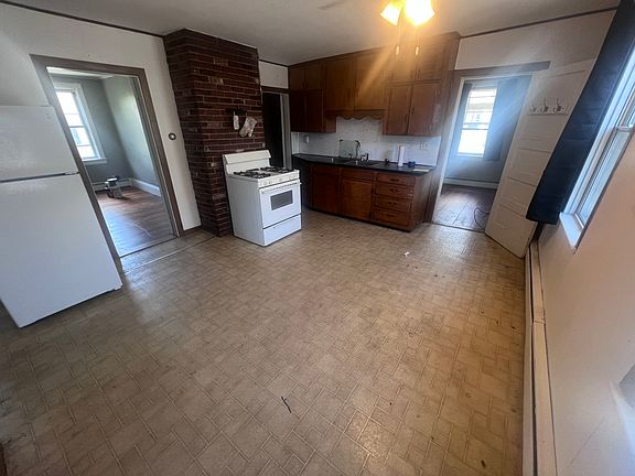 4th image of 16 Roma St #2