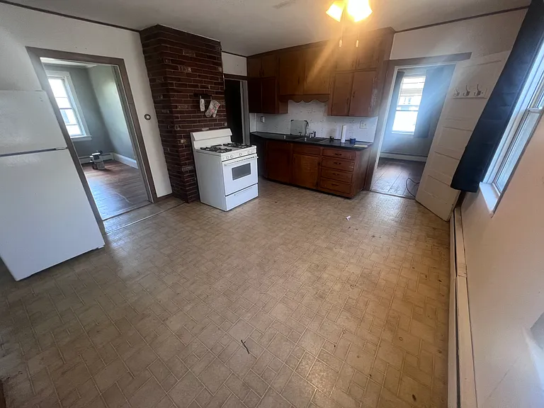 16 Roma St #2 — Photo 4
