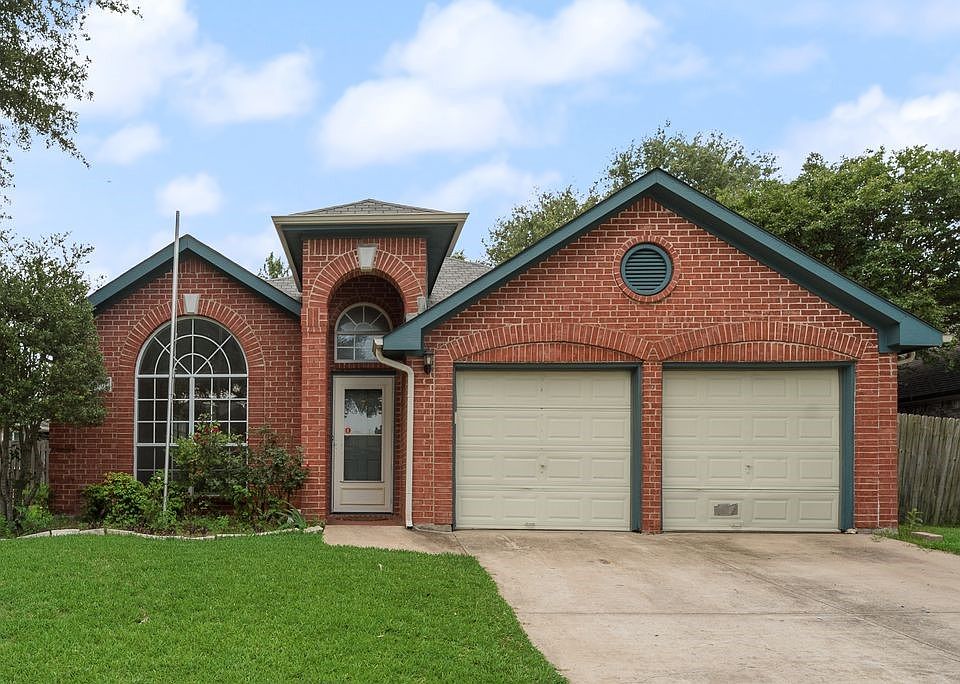 1st image of 2707 Red Oak Dr