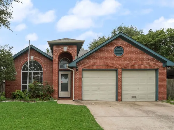 2707 Red Oak Dr, Grand Prairie, TX 75052