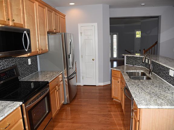 4th image of 8193 Skelton Cir