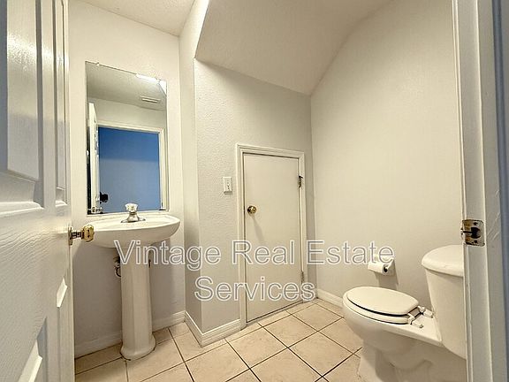 3rd image of 254 Castlekeeper Pl