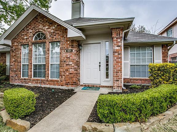 3rd image of 621 English Oak Dr