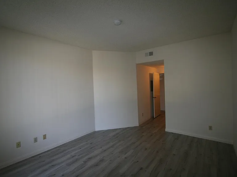 3637 Clarington Ave #113 — Photo 7
