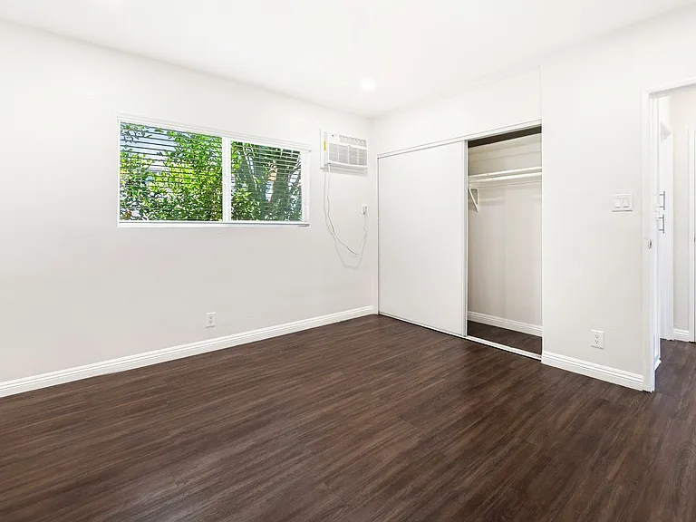 710 W 27th Street — Photo 10