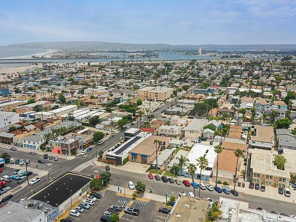 4th image of 4986 Santa Monica Ave