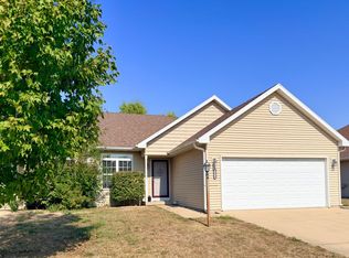2016 Macon St, Mahomet, IL 61853